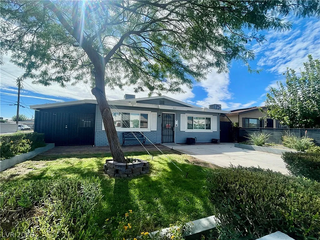 3 bed, 1200 sqft, $2,191 — Photo 3