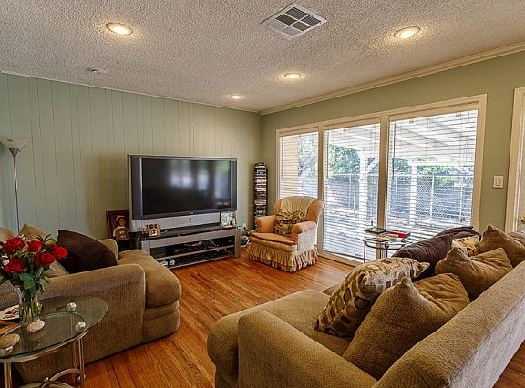 5th image of 9279 Dorrington Ave