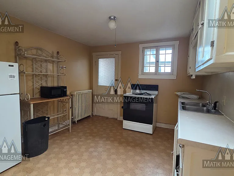 143 Main St W #1/2 — Photo 12