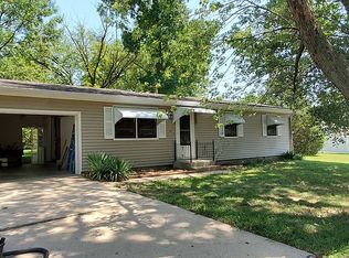1204 N Elizabeth St, Nevada, MO 64772