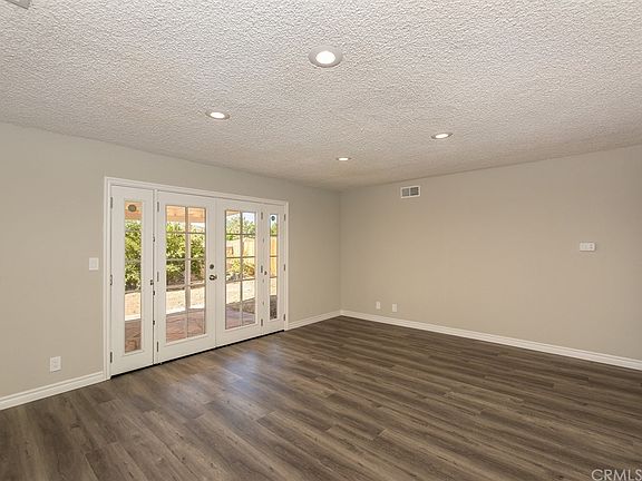 5th image of 631 Sequoia St