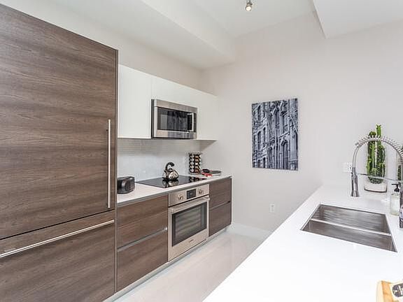 5th image of 300 Altara Ave #702
