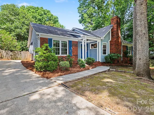 8207 White Horse Ln, Charlotte, NC 28270