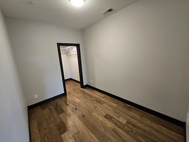 512 Division St S #2 — Photo 12