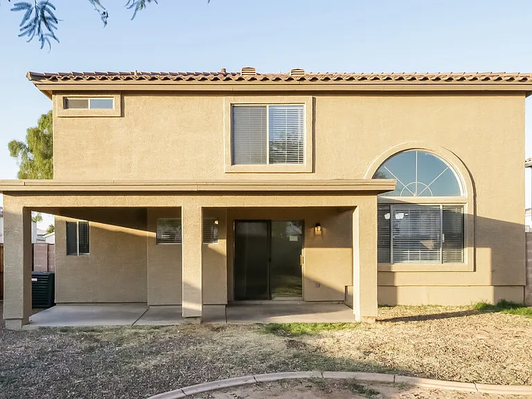 7925 W Claremont St — Photo 17