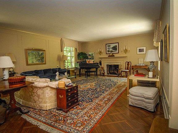 3rd image of 104 Hendron Hills Dr