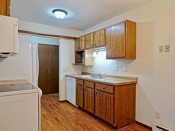 3rd image of 125 Kingswood Dr APT 1B