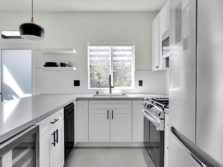 1720 S Centinela Ave — Photo 8