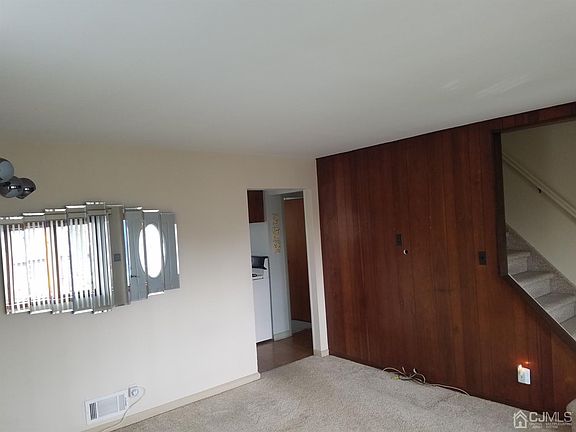 3rd image of 40 Hillside Ave