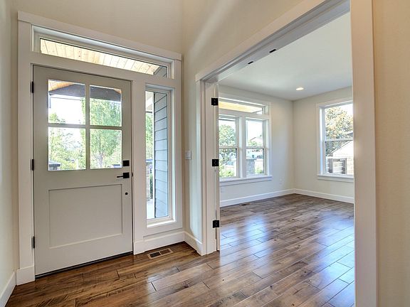 4th image of 668 10th Ave