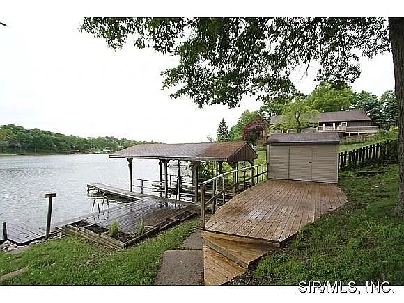 1100 Bermuda Dr photo 1