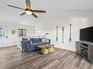 963 Fishermans Cove Dr, Seneca, SC 29672