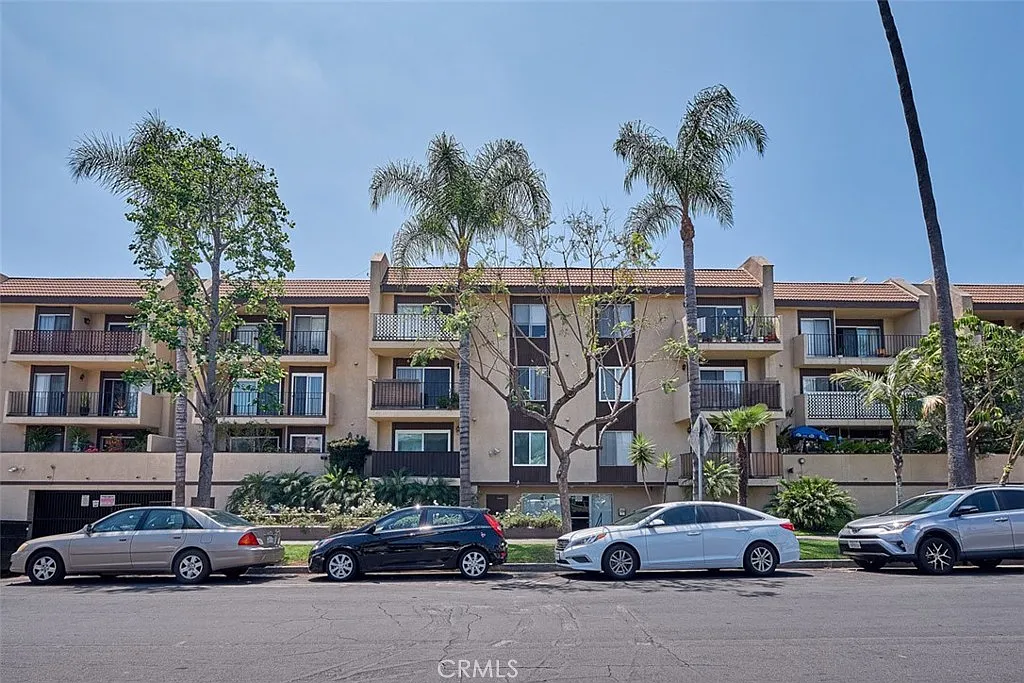 2 bed, 849 sqft, $2,700 — Photo 1