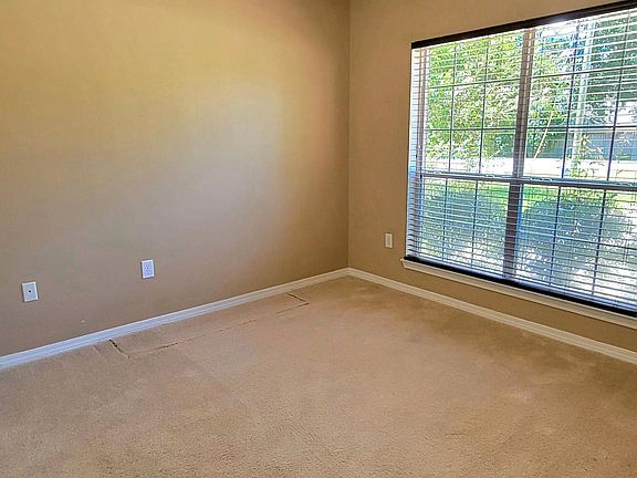 5th image of 2811 E Johnson Ave #C