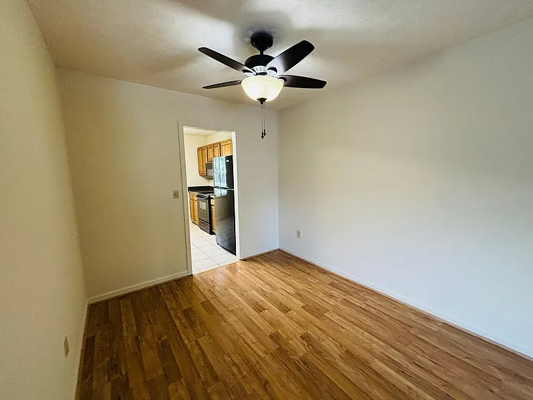 1704 Emerald St — Photo 6