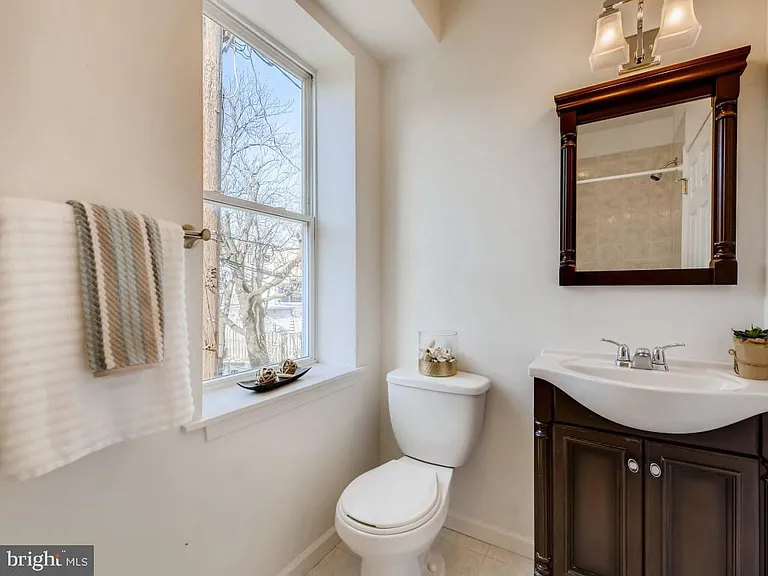 1433 Olive St — Photo 3