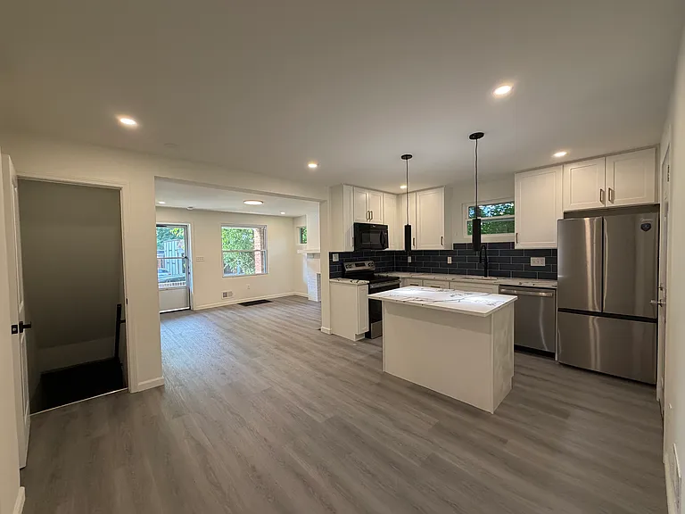311 Akron Ave — Photo 6