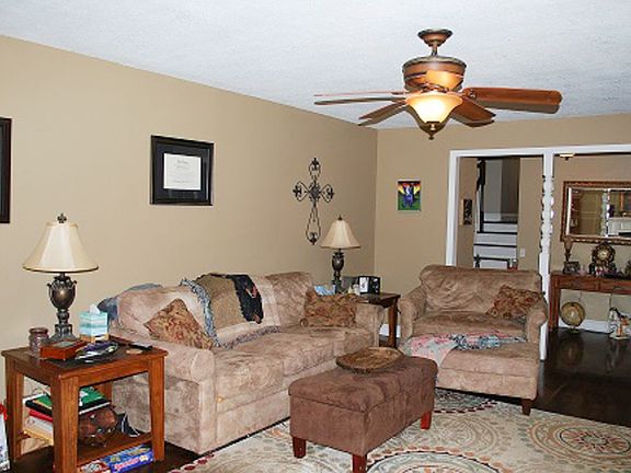 3rd image of 16864 Christian Dr