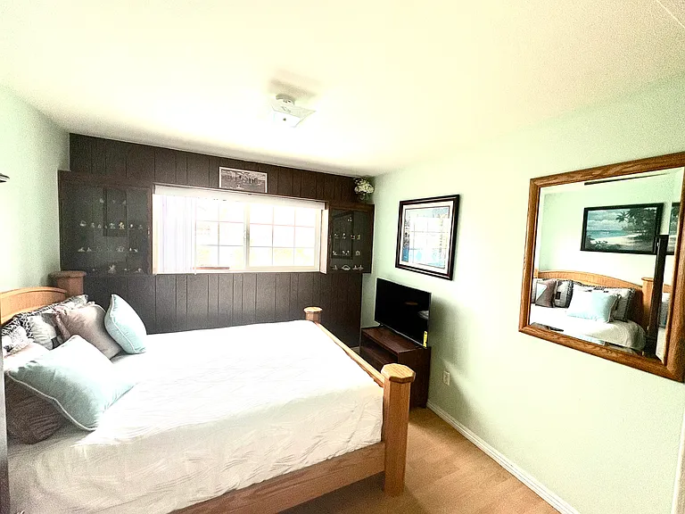 10642 Henderson Ave — Photo 8