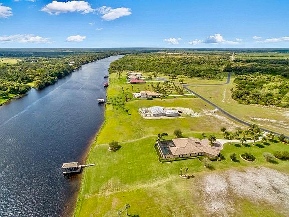 3rd image of 2520 Caloosa Shores Dr