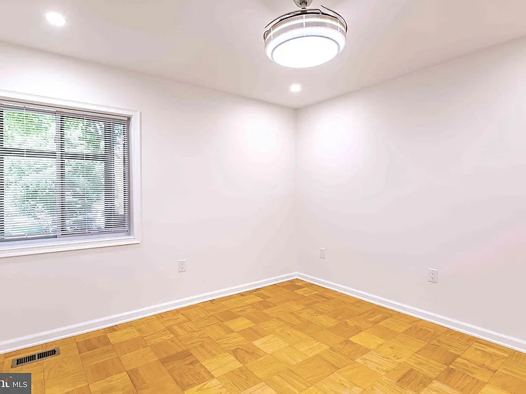 1 Stonehenge Cir #2 — Photo 38