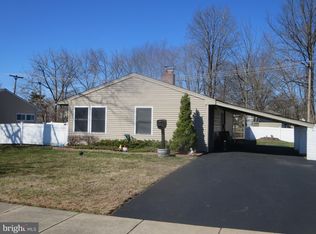 47 Orangewood Dr, Levittown, PA 19057