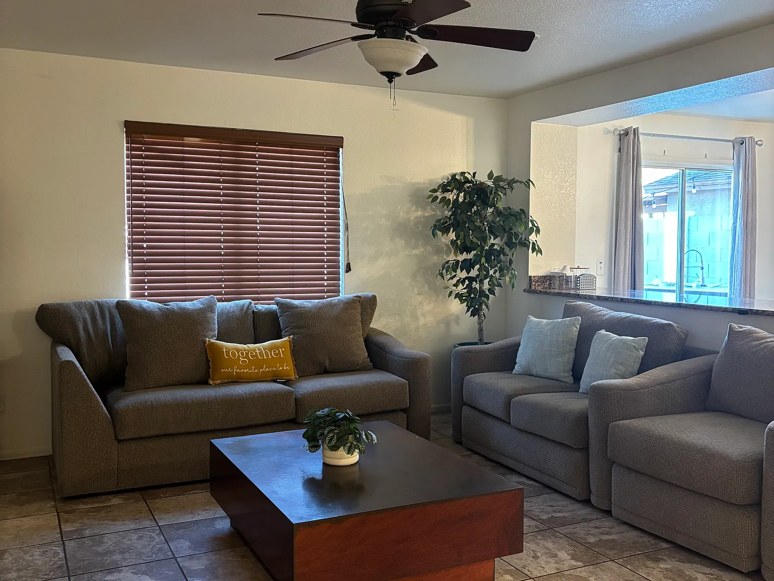 1552 W Beantree Ln — Photo 3