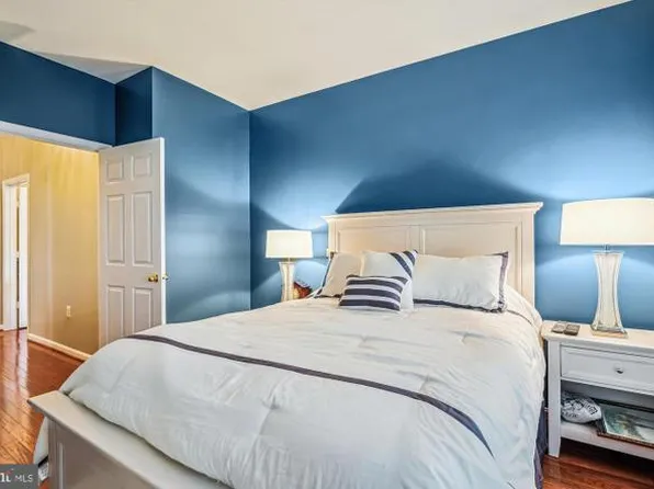 4129 Fountainside Ln Unit 202, Fairfax, VA 22030