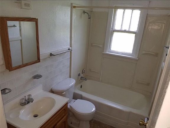 5th image of 7024 Garesche Ave