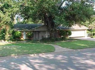 807 Mohawk Dr, Burkburnett, TX 76354