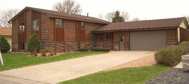 Convenient , quiet location, 5 Bedroom, 4 Bathroom home with Pool!