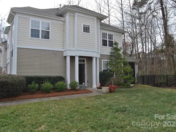 2421 Loch Stone Dr, Gastonia, NC 28054