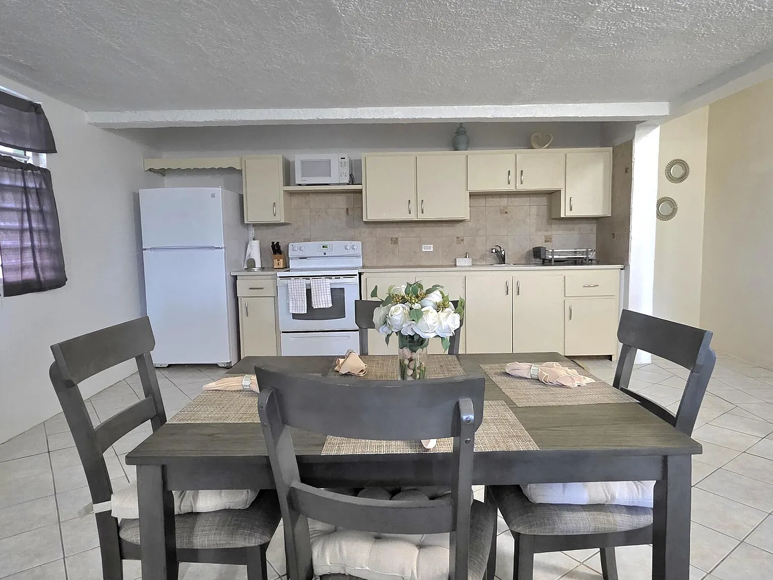 2 bed, $2,600 — Photo 3
