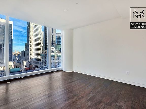 3rd image of 20 W 53rd St #25B