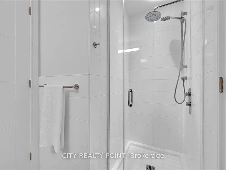 664 Spadina Ave #906 — Photo 3