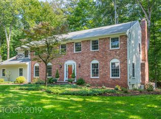 16 Cambridge Dr, Allendale, NJ 07401
