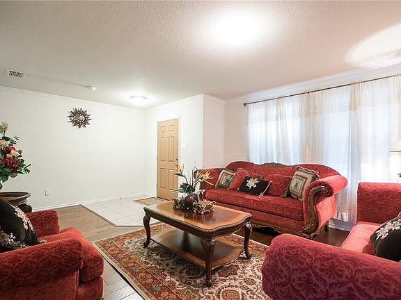 4th image of 9903 Vickie Ln