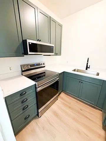 2 bed, 829 sqft, $1,800 — Photo 2