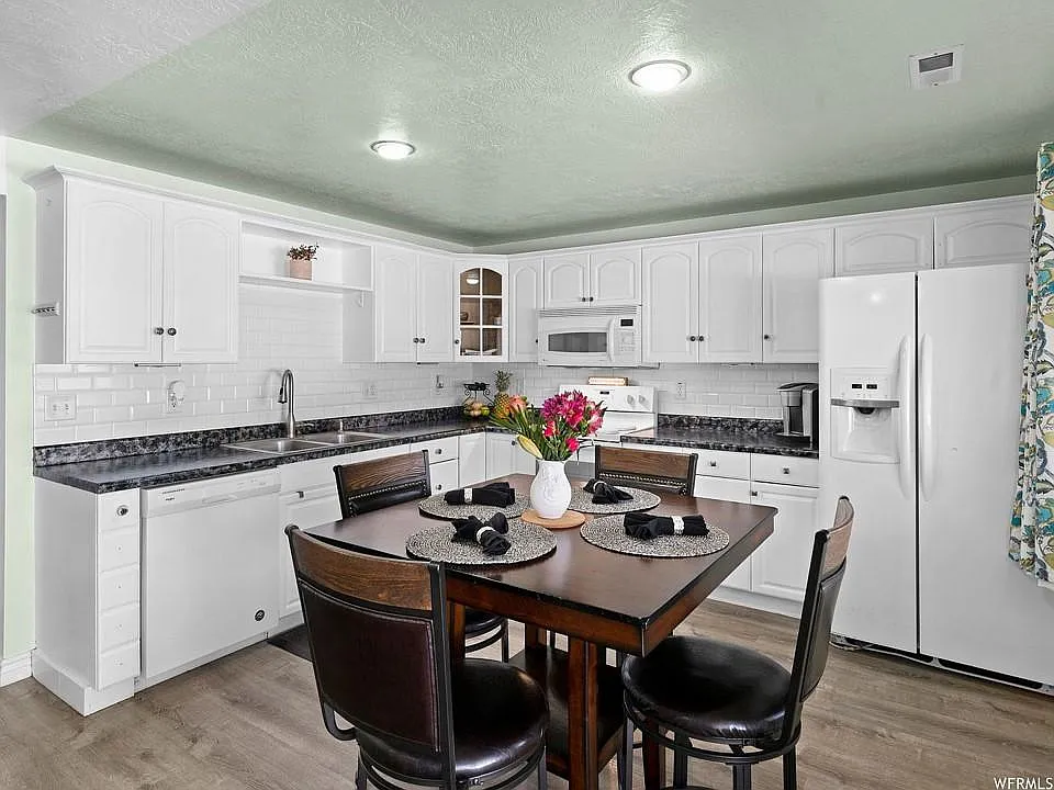 3 bed, 1900 sqft, $1,900 — Photo 2