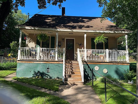 Front facing view of home