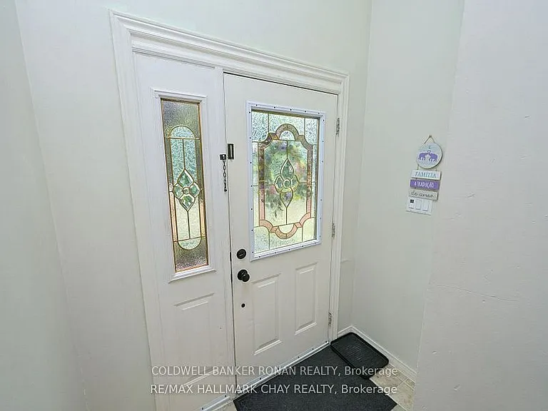 8 Doner St #UPPER LEVEL — Photo 2