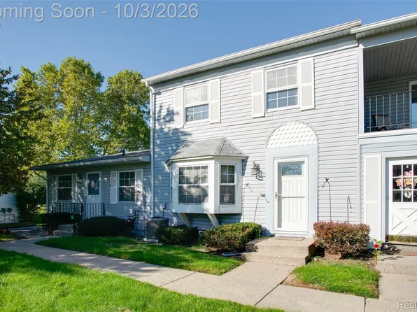 229 Lake Village Dr, Walled Lake, MI 48390
