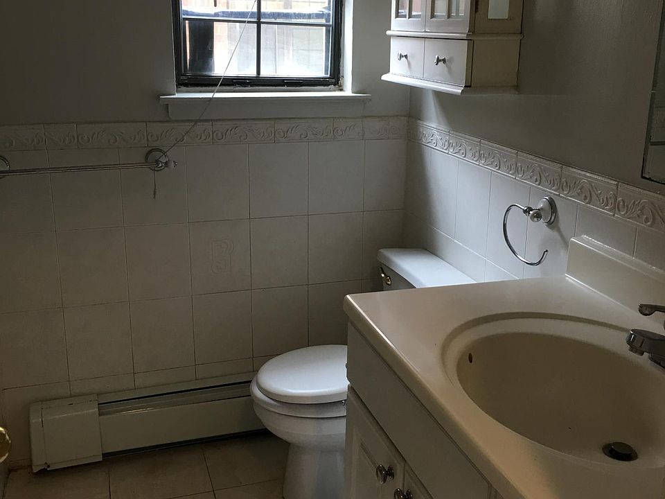 1st image of 4-09 121st St #101