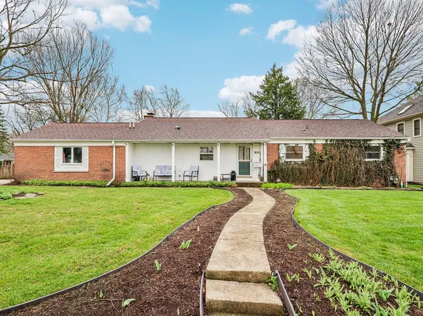 902 Arbor Ct, Wheaton, IL 60189