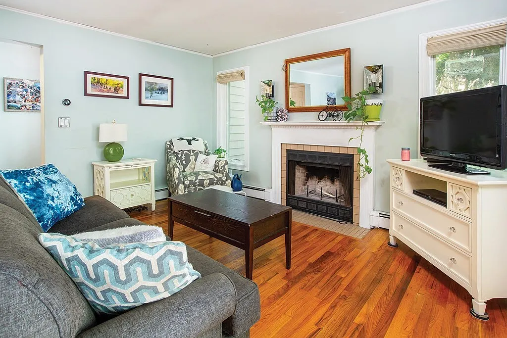 2 bed, 937 sqft, $3,095 — Photo 2