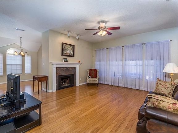 5th image of 325 Parkview Dr
