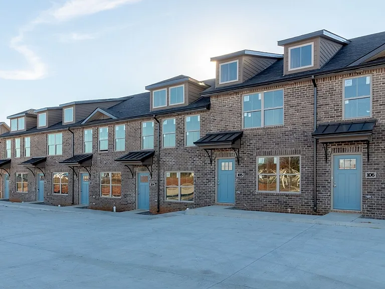 1000 Henry Place Blvd #101 — Photo 2