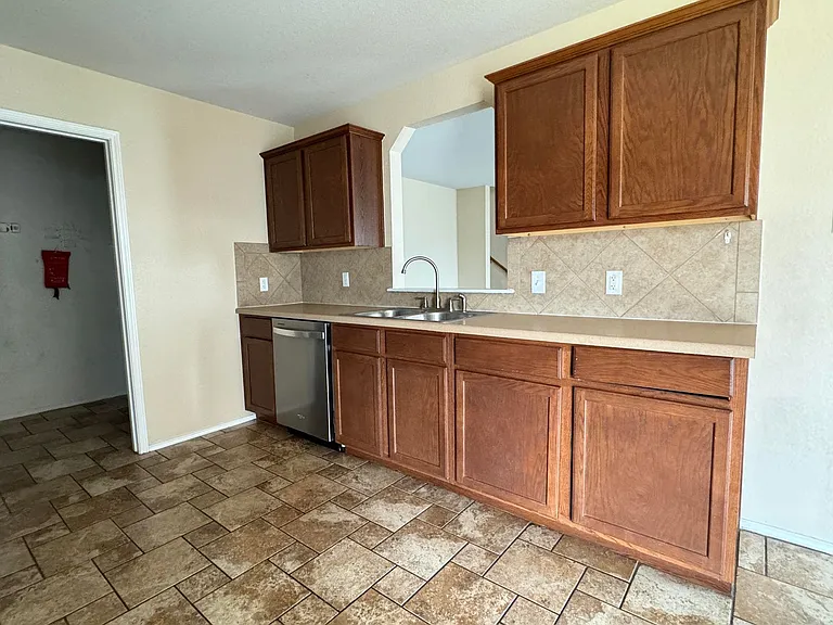 813 Draco Dr — Photo 6