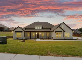 101 Smoky Oak Ln, Weatherford, TX 76087