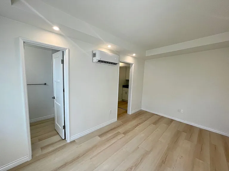 Bellwood 10350-10358 Building 6 — Photo 17